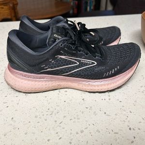 Black and rose gold brooks glycerin 19